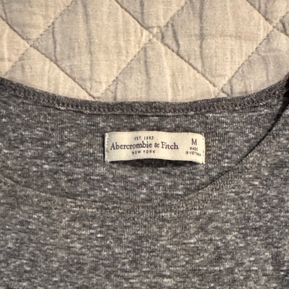 Gray and Purple Tops Set - size medium lot of 3 - Picture 5 of 7